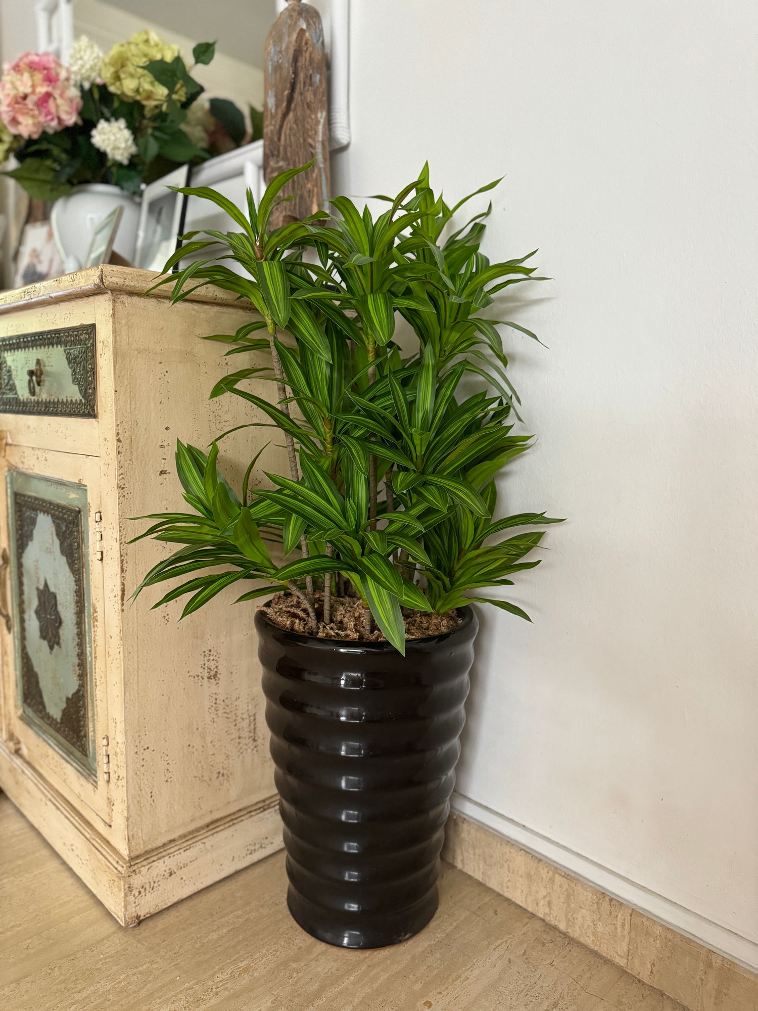 Artificial dracaena plant