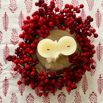 Red berry candle decoration